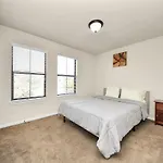 Cozy & Spacious Getaway -4Bedroom With King Bed & Backyard